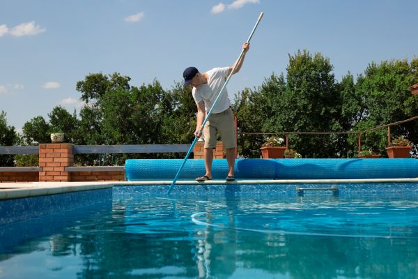 Swimming Pool Tile Cleaning